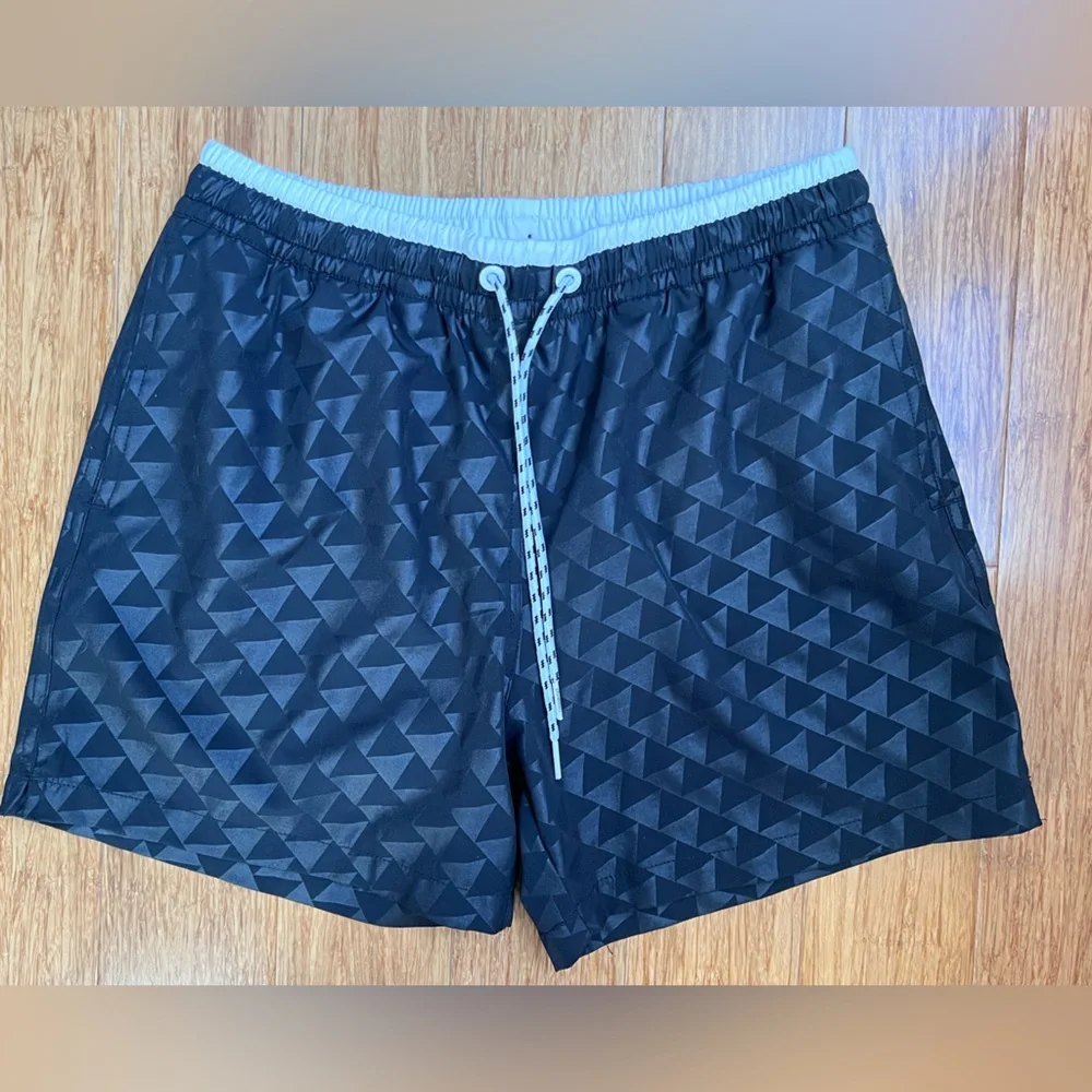 Chubbies swim trunks Black inseam 5.5” size small. 1210
